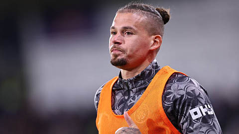 Simone Inzaghi celebrating with his Inter Milan players after beating Barcelona.