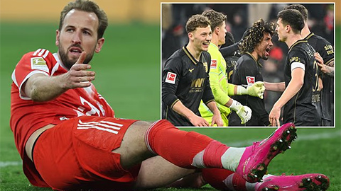 Simone Inzaghi celebrating with his Inter Milan players after beating Barcelona.