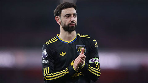 Simone Inzaghi celebrating with his Inter Milan players after beating Barcelona.