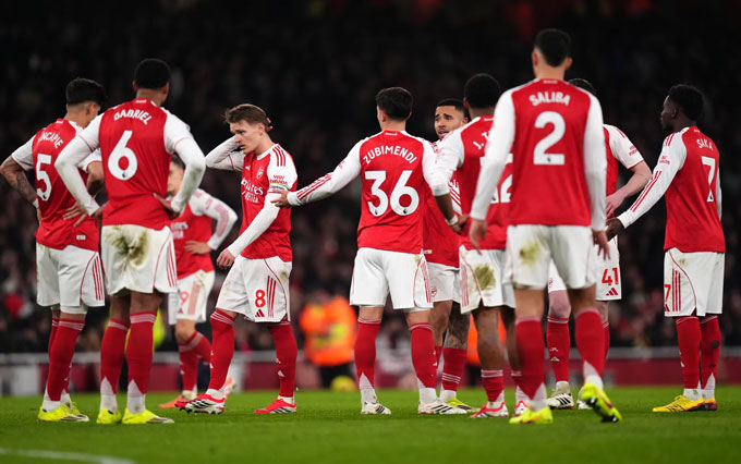 Arsenal được dự đoán vẫn vô địch dù vừa thua MU