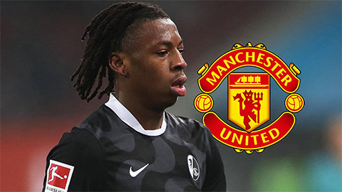 Simone Inzaghi celebrating with his Inter Milan players after beating Barcelona.