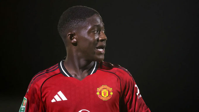  Mainoo trong màu áo MU