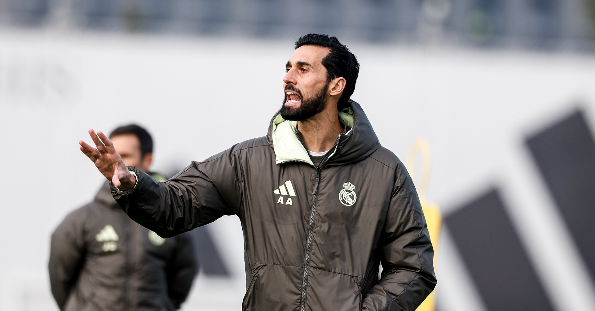 Arbeloa đặt mục tiêu số một là khôi phục sự đoàn kết của đội bóng