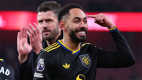 Simone Inzaghi celebrating with his Inter Milan players after beating Barcelona.