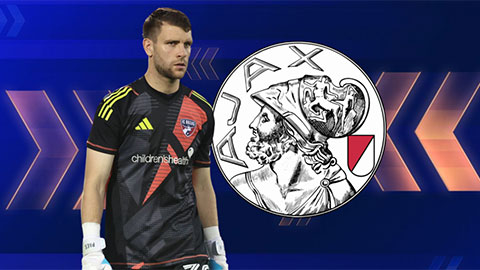 Simone Inzaghi celebrating with his Inter Milan players after beating Barcelona.