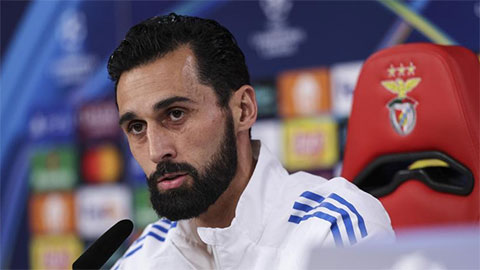 Real mắc sai lầm khó đỡ với tên của Arbeloa