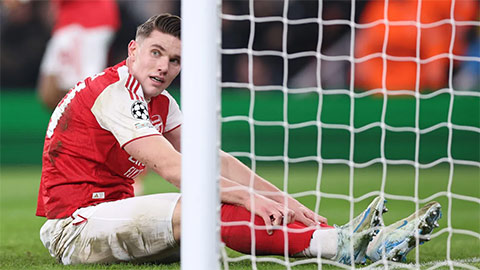 Simone Inzaghi celebrating with his Inter Milan players after beating Barcelona.
