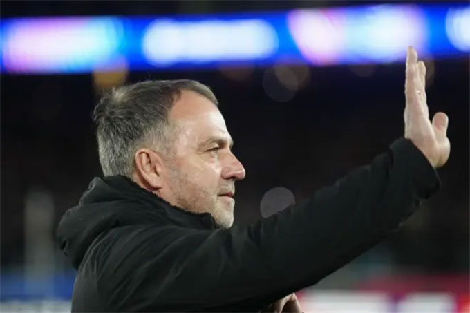 HLV Flick không hài lòng về màn trình diễn của Barca trong hiệp 1