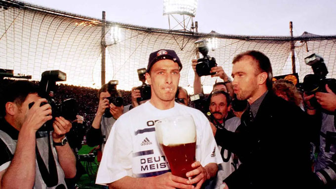 Basler gắn liền với hình ảnh "ma men"