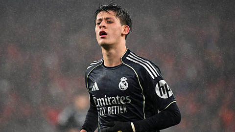 Guler nổi đóa với HLV Arbeloa ở trận thua sốc Benfica