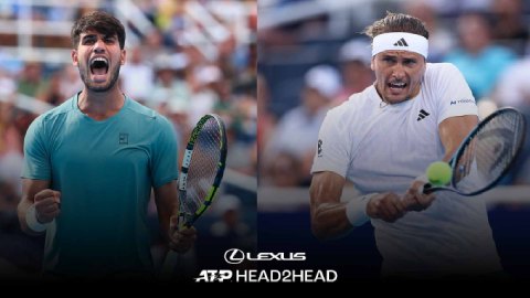 Simone Inzaghi celebrating with his Inter Milan players after beating Barcelona.