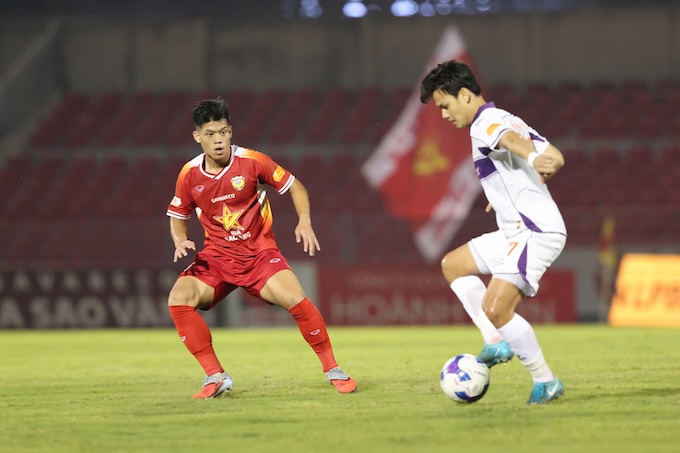 Hồ Tấn T vừa trở lại sau chấn thương đã chơi khá ổn trong màu áo Becamex TP.HCM - Ảnh: Đức Cường
