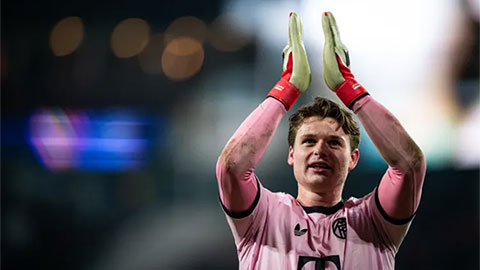 Simone Inzaghi celebrating with his Inter Milan players after beating Barcelona.