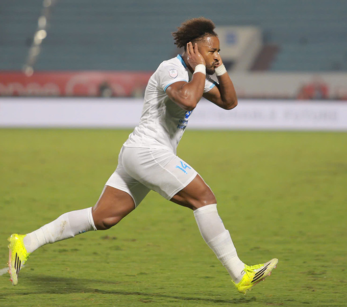 Xuân Son đạt hiệu suất ghi bàn nổi bật - Ảnh: Minh Tuấn 