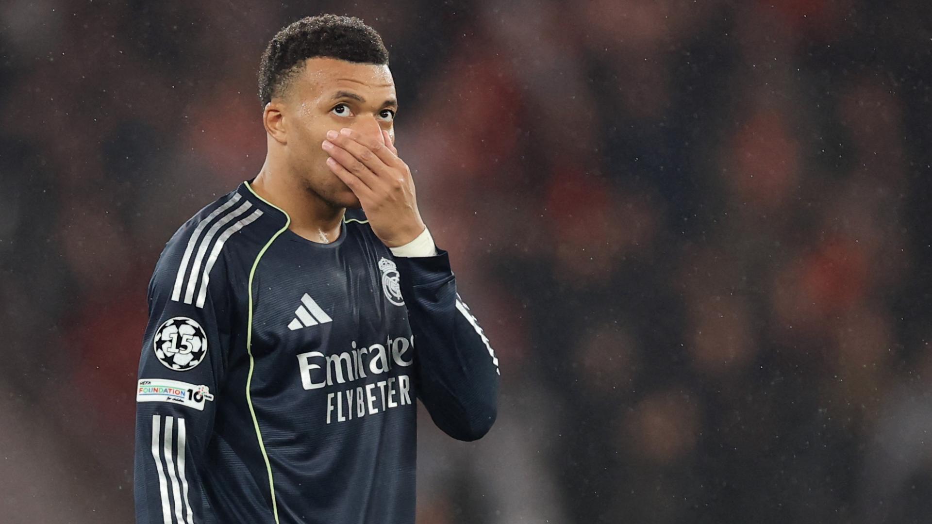 Real dựa vào những pha chạy chỗ của Vinicius và khả năng dứt điểm của Mbappe, nhưng họ thiếu một tiền đạo số 9 thực thụ