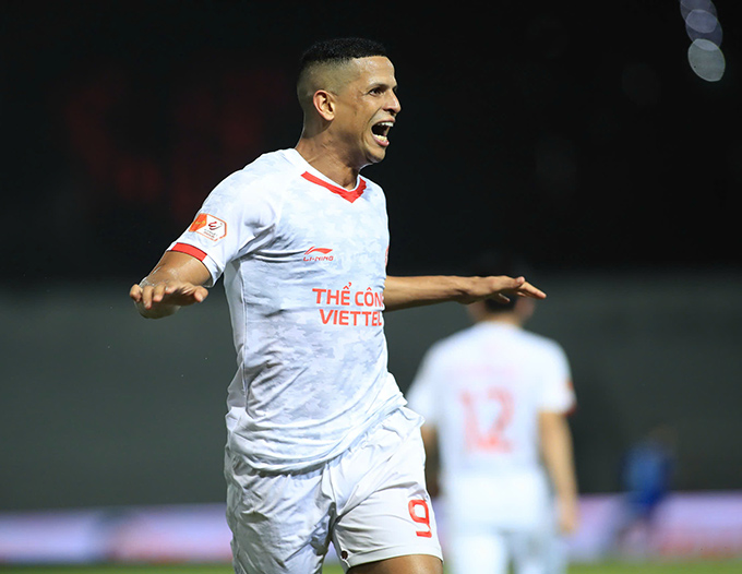 Lucao giúp Thể Công Viettel thắng đội bóng cũ với tỷ số chung cuộc 2-1 