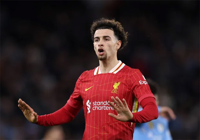 Jones đối mặt tương lai bất định tại Liverpool