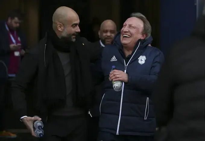 Guardiola rất thân với Warnock 