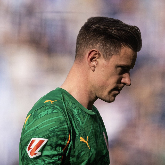 Ter Stegen gặp chấn thương ở trận đấu giữa Girona và Oviedo