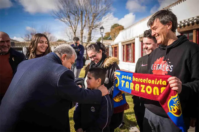 Chủ tịch Laporta tiếp xúc với NHM Barca