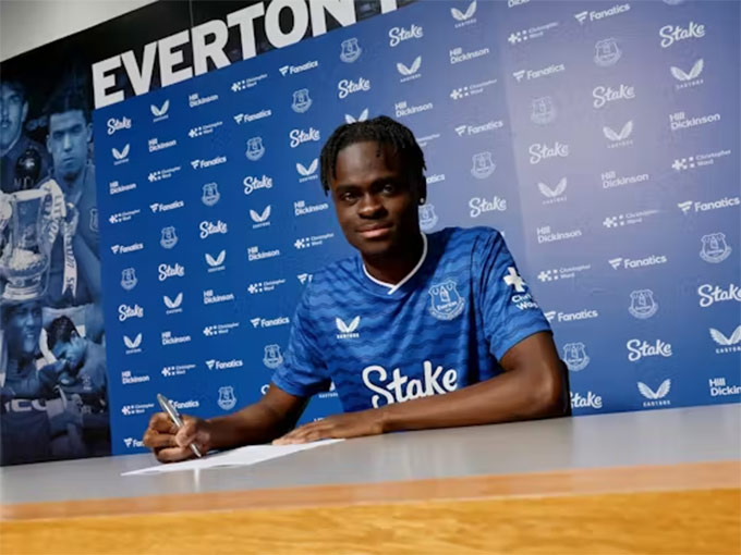 Tyrique George là sự thay thế lý tưởng cho Grealish bị chấn thương