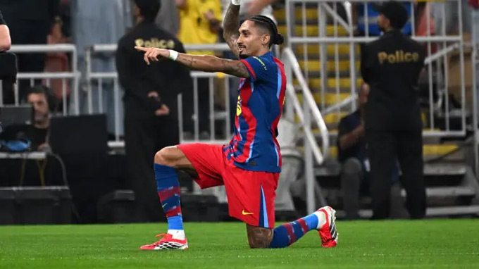  Raphinha đang bị chấn thương