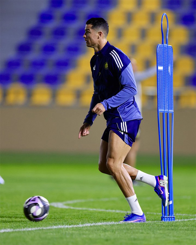 Ronaldo dập tắt tin đồn bằng việc đăng tải bức ảnh đang tập luyện tại Al Nassr