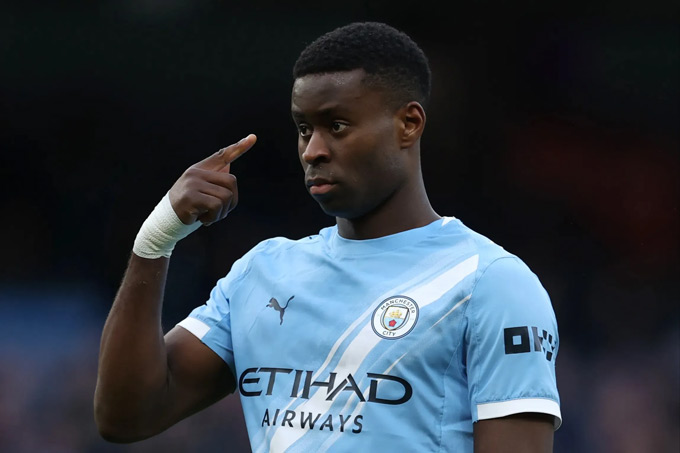 Guehi không được thi đấu cho Man City ở Cúp Liên đoàn