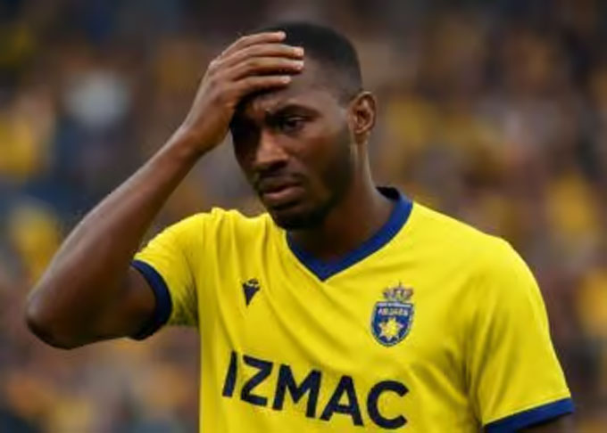 Pau FC bị FIFA cấm chuyển nhượng trong 3 kỳ liên tiếp, sau một cuộc tranh chấp pháp lý với Mouhamed Diouf