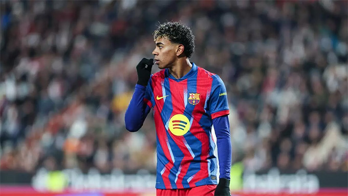 Yamal chọn cách im lặng trên truyền thông, trước công chúng...