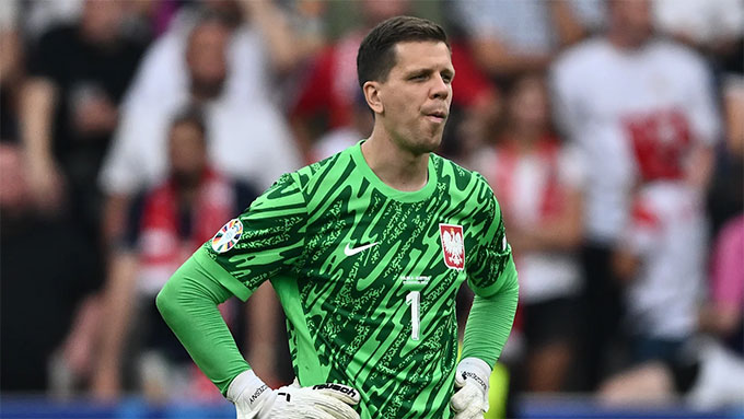 Szczesny còn hợp đồng với Barca đến năm 2027