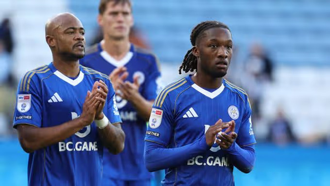 Leicester bị trừ 6 điểm