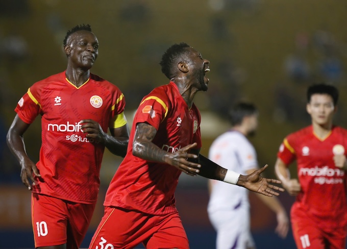 Niềm vui của Samson khi cân bằng tỷ số 1-1. Ảnh: Anh Khoa 