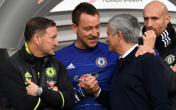 Holland thời còn làm trợ lý cho Mourinho ở Chelsea