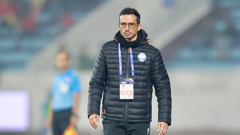 Simone Inzaghi celebrating with his Inter Milan players after beating Barcelona.