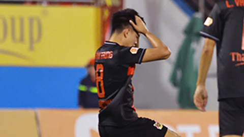 Simone Inzaghi celebrating with his Inter Milan players after beating Barcelona.