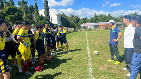 Mùa xuân, Châu Ngọc Quang lan tỏa giá trị cộng đồng từ bóng đá