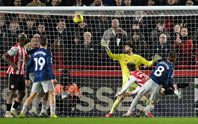 Kean Lewis-Potter ghi bàn gỡ hòa 1-1 cho Brentford 