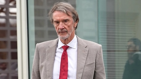 Simone Inzaghi celebrating with his Inter Milan players after beating Barcelona.