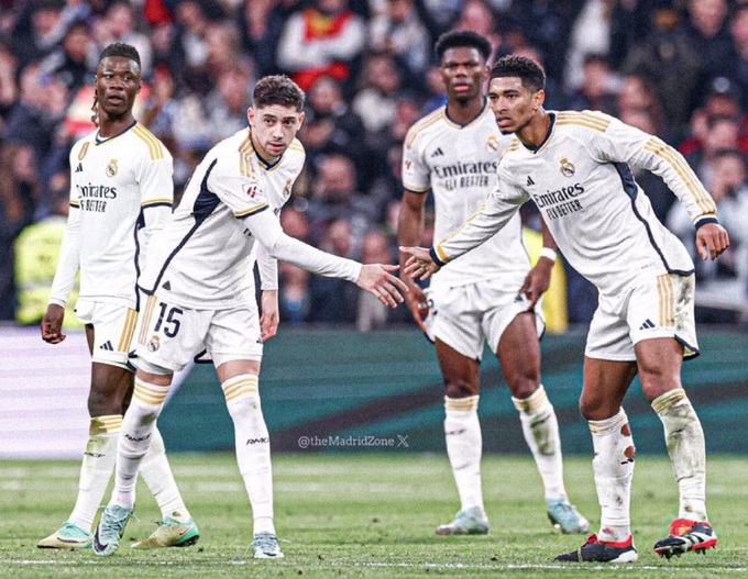 Vắng Bellingham, bộ ba Valverde, Camavinga và Tchouameni đang giúp lối chơi của Real Madrid cân bằng hơn.