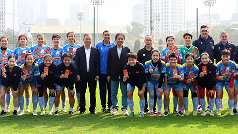 Lãnh đạo Bộ VHTTDL, Cục TDTT Việt Nam và LĐBĐVN chúc Tết ĐT nữ Việt Nam