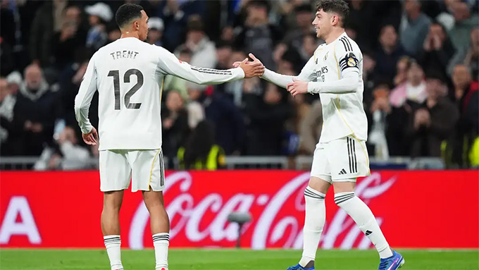 Đội trưởng Fede Valverde chúc mừng Trent