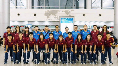 Simone Inzaghi celebrating with his Inter Milan players after beating Barcelona.