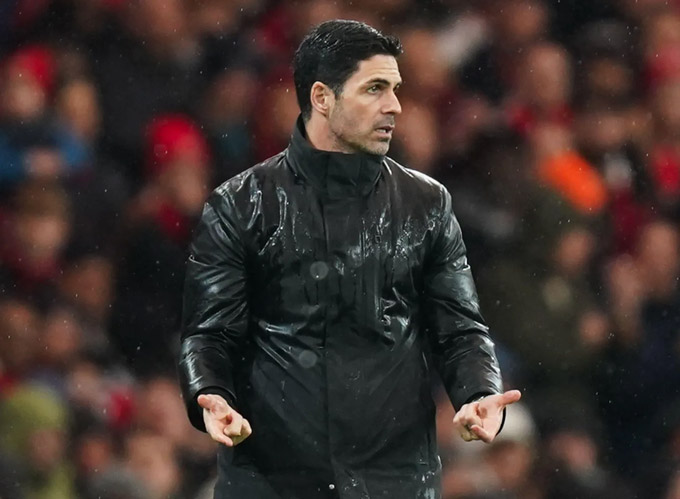 Arsenal nhận đòn giáng mạnh vào tham vọng 'ăn bốn'