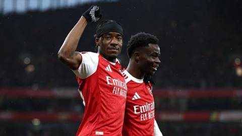 Coi chừng, Arsenal và Saka đang tiến hóa!