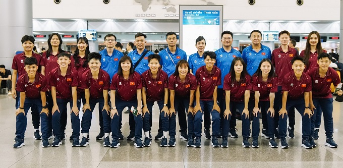 ĐT futsal Việt Nam tại sân bay Tân Sơn Nhất trước khi bay sang Nhật Bản