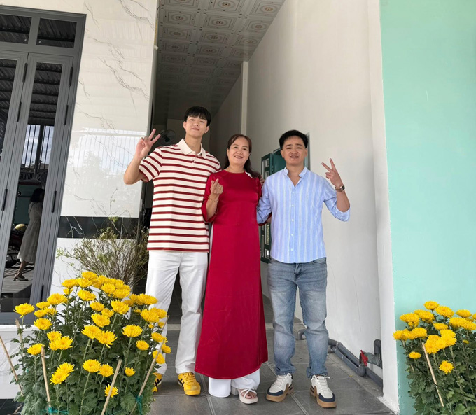  Đinh Công Viên cùng gia đình tại Đắk Lắk. Fixo của ĐT futsal Việt Nam đã và đang có những bước tiến dài trong sự nghiệp