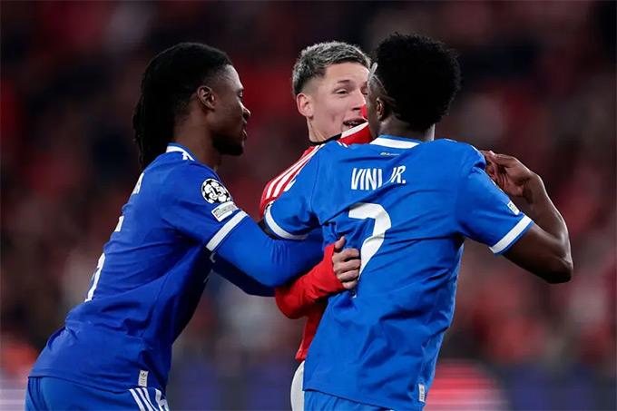 Vinicius cho rằng anh bị cầu thủ Benfica sỉ nhục