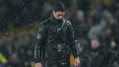 Simone Inzaghi celebrating with his Inter Milan players after beating Barcelona.