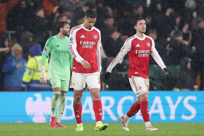 Arsenal có vẻ như đang cố ép Man City... vô địch